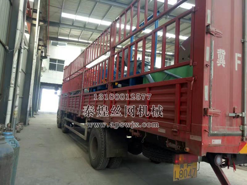 發往四川成都的連罐拉絲機正在發貨中